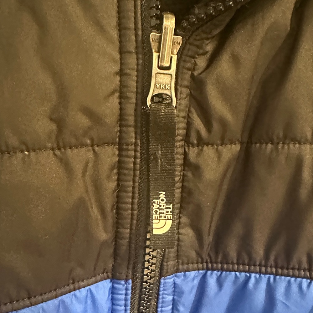 Boy’s North Face Reversible Jacket - Picture 4 of 14